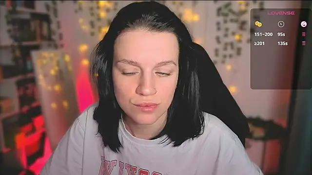 raspberry  girl  online show from 10/10/25, 09:03