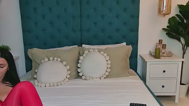 Snapshot of SandraSilver chatting on 12/03/25, 07:01 SandraSilver online show from 12/03/25, 07:01