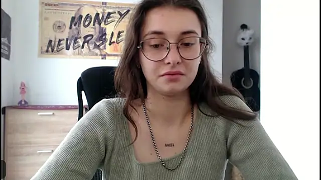 Snapshot of HotAnna2004 chatting on 10/18/25, 10:27 HotAnna2004 online show from 10/18/25, 10:27