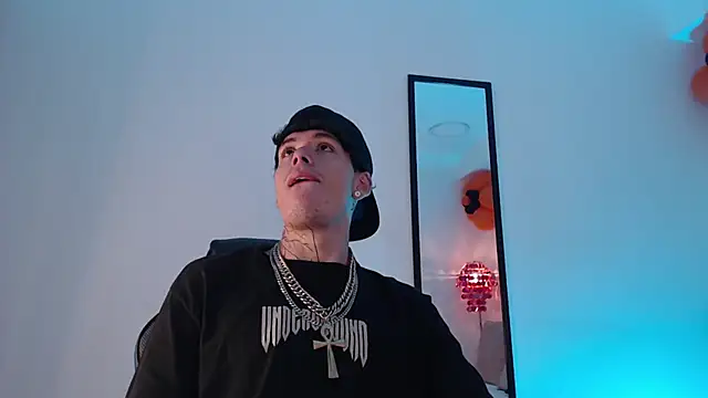 Anhonymus  online show from 10/31/25, 08:21