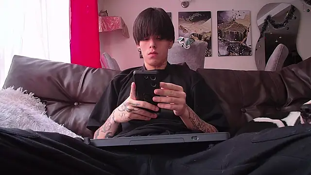 Anhonymus  online show from 12/20/25, 01:51