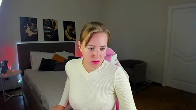 Snapshot of Alice_Cire chatting on 09/13/25, 08:14 Alice Cire online show from 09/13/25, 08:14