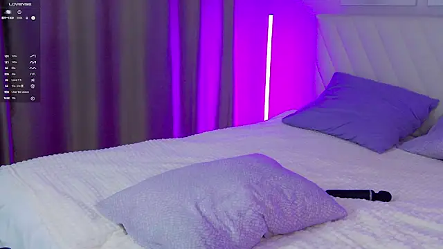 Snapshot of Alice_Cire chatting on 10/09/25, 07:39 Alice Cire online show from 10/09/25, 07:39