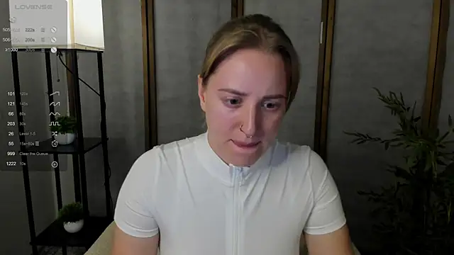 Snapshot of Alice_Cire chatting on 10/10/25, 09:30 Alice Cire online show from 10/10/25, 09:30