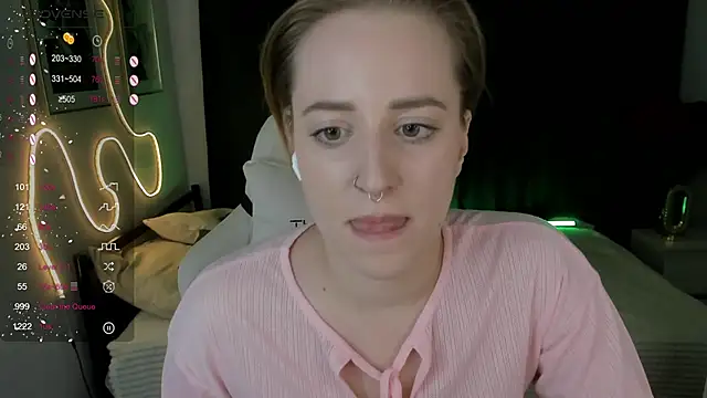 Snapshot of Alice_Cire chatting on 12/14/25, 05:07 Alice Cire online show from 12/14/25, 05:07