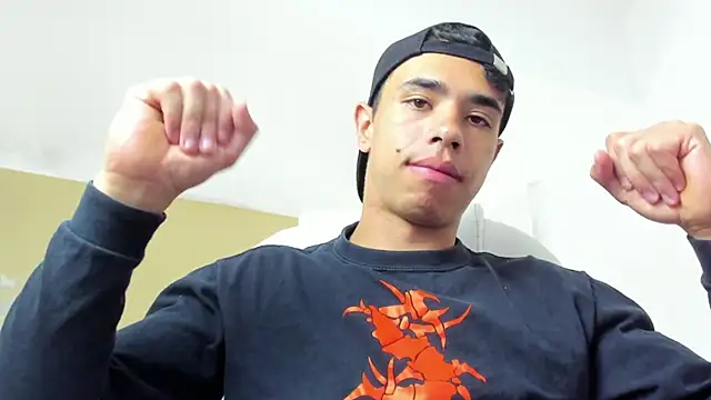 Snapshot of Muscle_Scott chatting on 09/19/25, 12:06 Muscle Scott online show from 09/19/25, 12:06