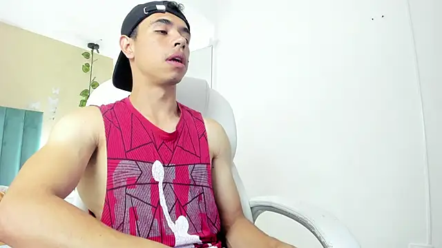 Snapshot of Muscle_Scott chatting on 09/26/25, 12:09 Muscle Scott online show from 09/26/25, 12:09
