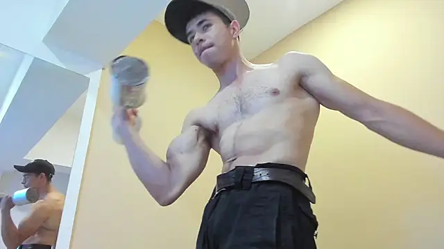 Snapshot of Muscle_Scott chatting on 10/01/25, 12:11 Muscle Scott online show from 10/01/25, 12:11