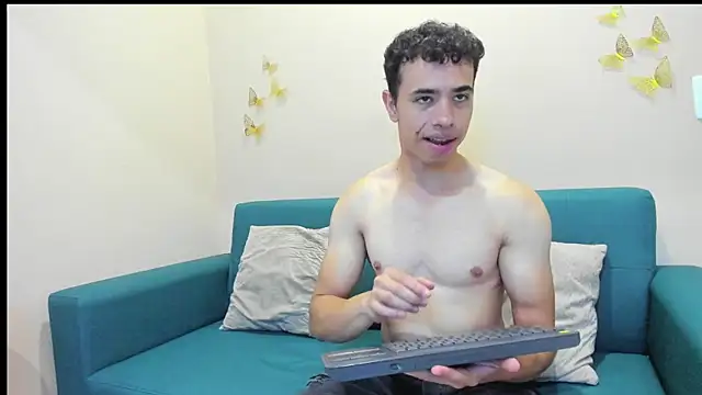Snapshot of Muscle_Scott chatting on 10/02/25, 12:12 Muscle Scott online show from 10/02/25, 12:12