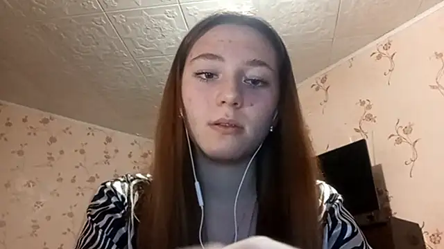 Sophiecuttie online show from 09/19/25, 03:24