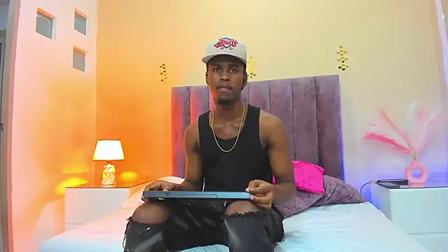 Snapshot of Kiaraa_y_Her_Crazy chatting on 11/09/25, 05:50 Kiaraa y Her Crazy online show from 11/09/25, 05:50