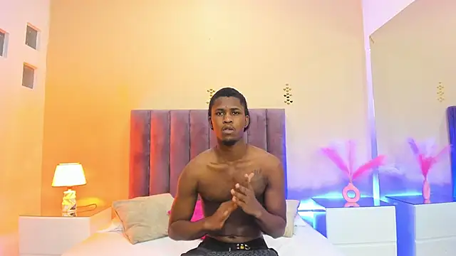 Snapshot of Kiaraa_y_Her_Crazy chatting on 12/19/25, 03:57 Kiaraa y Her Crazy online show from 12/19/25, 03:57