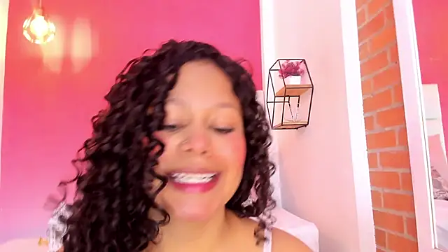 Snapshot of kendal_sexy3 chatting on 09/27/25, 12:32 kendal sexy3 online show from 09/27/25, 12:32