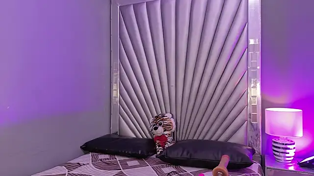 HatsaJones online show from 04/05/26, 04:20