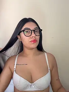 Snapshot of Alexa69xx chatting on 10/25/25, 12:23 Alexa69xx online show from 10/25/25, 12:23