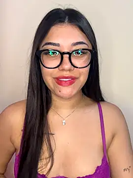 Snapshot of Alexa69xx chatting on 11/13/25, 04:28 Alexa69xx online show from 11/13/25, 04:28