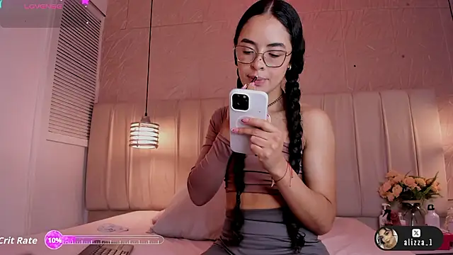 Snapshot of alizza_ chatting on 02/10/26, 11:36 alizza online show from 02/10/26, 11:36