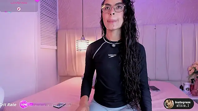 Snapshot of alizza_ chatting on 02/20/26, 11:43 alizza online show from 02/20/26, 11:43