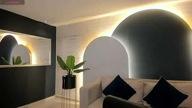 LucyWeiss  online show from 10/12/25, 06:40