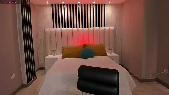 LucyWeiss  online show from 11/10/25, 08:41