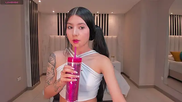 Snapshot of LaurentConnor chatting on 11/11/25, 03:50 LaurentConnor online show from 11/11/25, 03:50