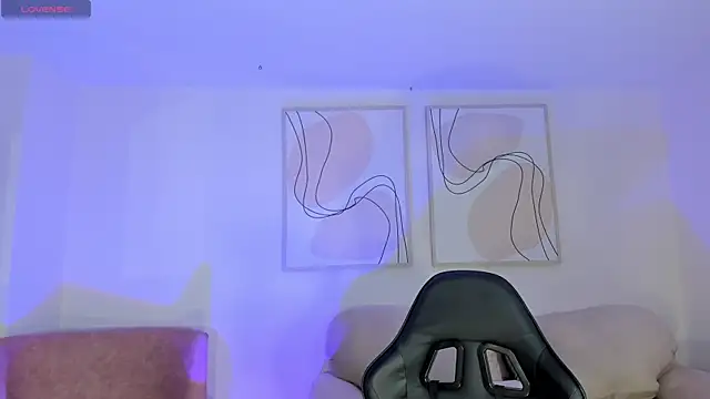 MayaMoretti  online show from 04/22/26, 08:10