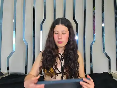 AuroraFishx69 online show from 10/03/25, 07:44