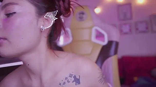 Rebecah 1 online show from 11/27/25, 03:58