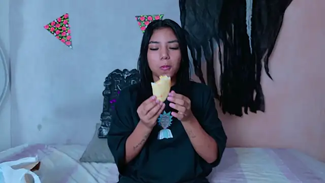 Snapshot of Danka_smith chatting on 10/08/25, 07:06 Danka smith online show from 10/08/25, 07:06