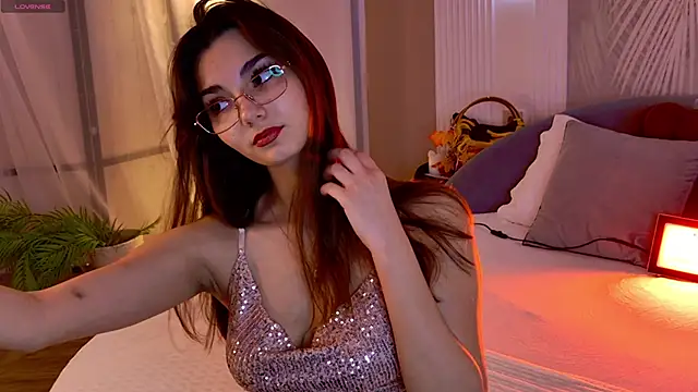 LeaMelone online show from 11/17/25, 04:57