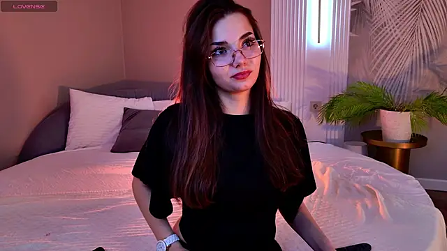 LeaMelone online show from 11/30/25, 04:55