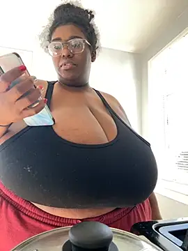 Snapshot of bunbun420247 chatting on 10/21/25, 02:40 bunbun420247 online show from 10/21/25, 02:40