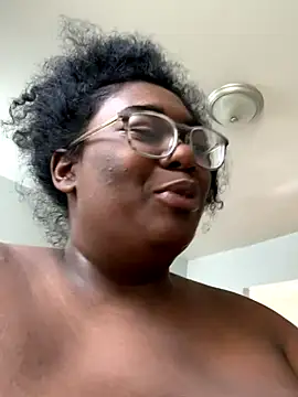 Snapshot of bunbun420247 chatting on 11/06/25, 04:08 bunbun420247 online show from 11/06/25, 04:08