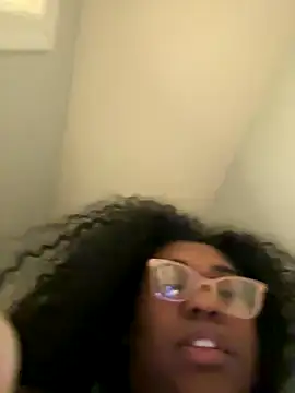 Snapshot of bunbun420247 chatting on 12/13/25, 11:21 bunbun420247 online show from 12/13/25, 11:21