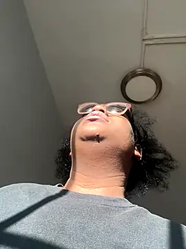 Snapshot of bunbun420247 chatting on 12/15/25, 03:05 bunbun420247 online show from 12/15/25, 03:05