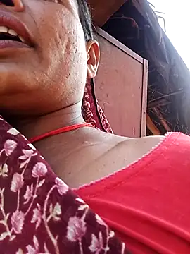 Snapshot of Sapna_ji45 chatting on 10/12/25, 10:25 Sapna ji45 online show from 10/12/25, 10:25