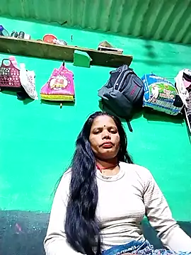 Snapshot of Sapna_ji45 chatting on 10/18/25, 03:35 Sapna ji45 online show from 10/18/25, 03:35