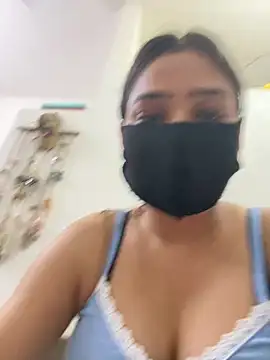 Snapshot of Sex_Queen_aaraya chatting on 06/11/26, 06:33 Sex Queen aaraya online show from 06/11/26, 06:33