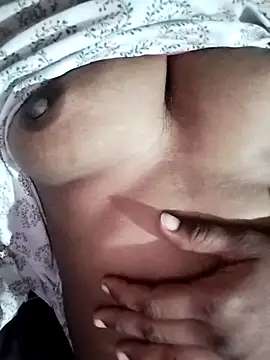 Snapshot of Beautiful-fun6 chatting on 10/28/25, 02:42 Beautiful-fun6 online show from 10/28/25, 02:42