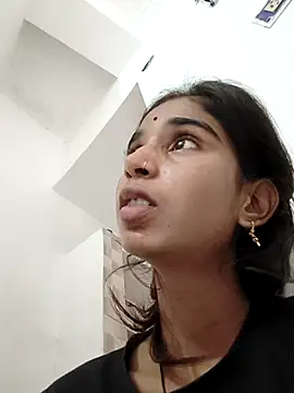 Snapshot of Hot-Soniya2 chatting on 10/04/25, 06:11 Hot-Soniya2 online show from 10/04/25, 06:11