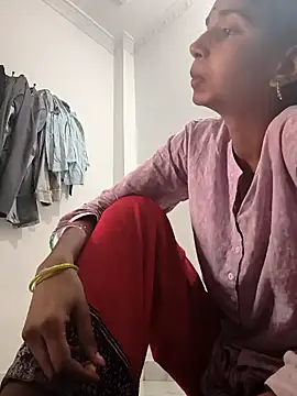 Snapshot of Hot-Soniya2 chatting on 10/05/25, 05:17 Hot-Soniya2 online show from 10/05/25, 05:17