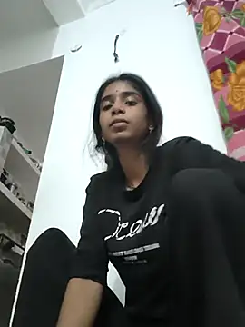 Snapshot of Hot-Soniya2 chatting on 10/27/25, 03:32 Hot-Soniya2 online show from 10/27/25, 03:32