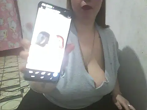 Snapshot of bellita13 chatting on 09/13/25, 10:15 bellita13 online show from 09/13/25, 10:15