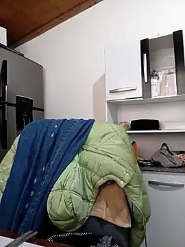 Snapshot of bellita13 chatting on 10/28/25, 03:14 bellita13 online show from 10/28/25, 03:14