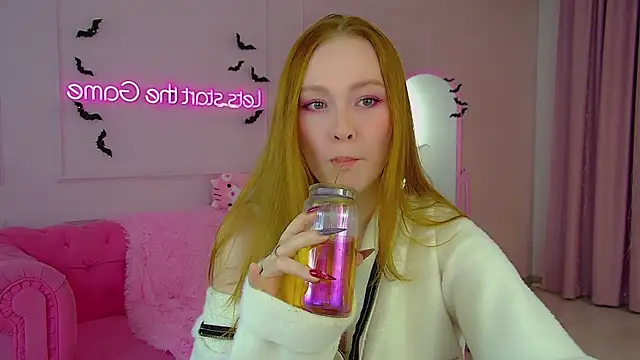 Snapshot of AgataFoxley chatting on 10/20/25, 07:20 AgataFoxley online show from 10/20/25, 07:20