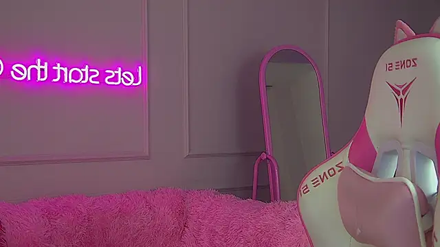 Snapshot of AgataFoxley chatting on 11/24/25, 07:35 AgataFoxley online show from 11/24/25, 07:35