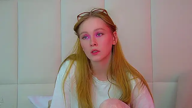 Snapshot of AgataFoxley chatting on 11/30/25, 06:28 AgataFoxley online show from 11/30/25, 06:28