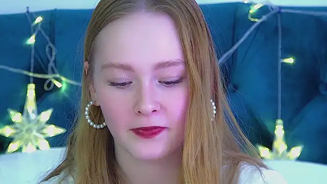 Snapshot of AgataFoxley chatting on 12/17/25, 06:14 AgataFoxley online show from 12/17/25, 06:14