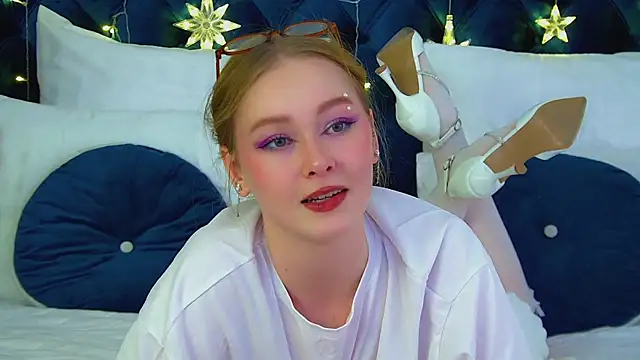 Snapshot of AgataFoxley chatting on 12/20/25, 06:31 AgataFoxley online show from 12/20/25, 06:31