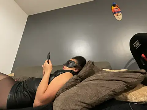 MILF Stephanie online show from 11/22/25, 01:37